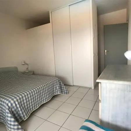 2 Pieces + Avec Piscine Et Parking, 6 Couchages, Proche - - Fr-1-81-473 Apartment *