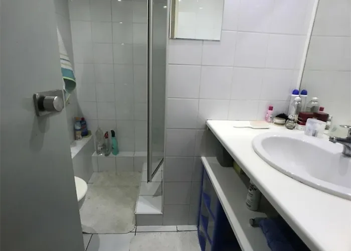 شقة 2 Pieces + Avec Piscine Et Parking, 6 Couchages, Proche - - Fr-1-81-473 *