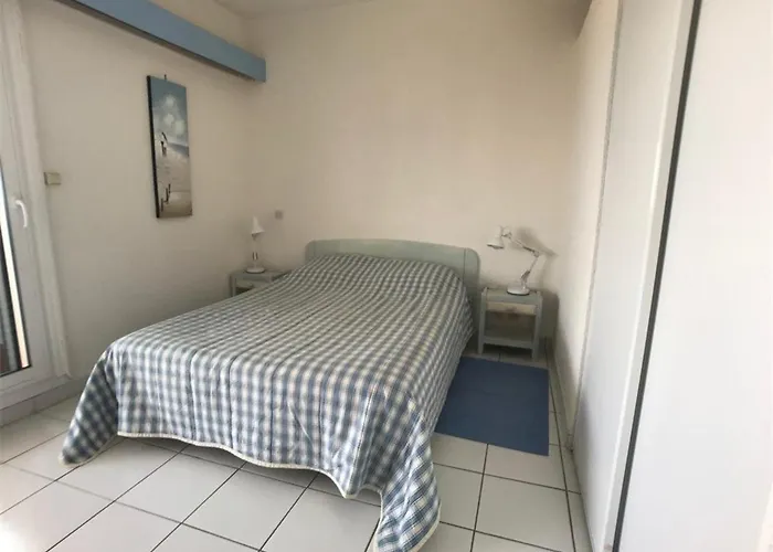 2 Pieces + Avec Piscine Et Parking, 6 Couchages, Proche - - Fr-1-81-473